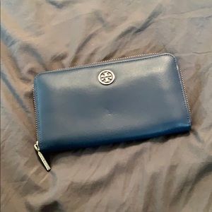 NWOT Tory Burch Robinson Zip Continental Wallet